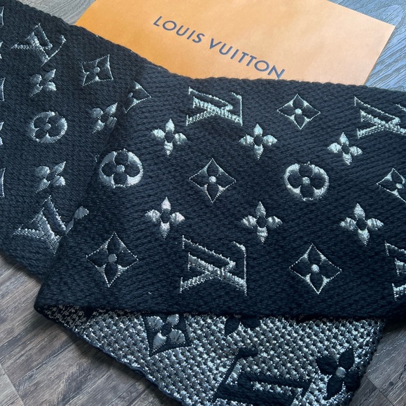 Authentic Louis Vuitton scarf black wool with metallic - Picture 2 of 6